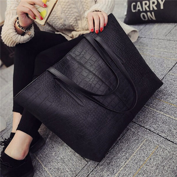 The new spring and summer fashion handbags EuropeShoulder Bag Handbag simple fashion